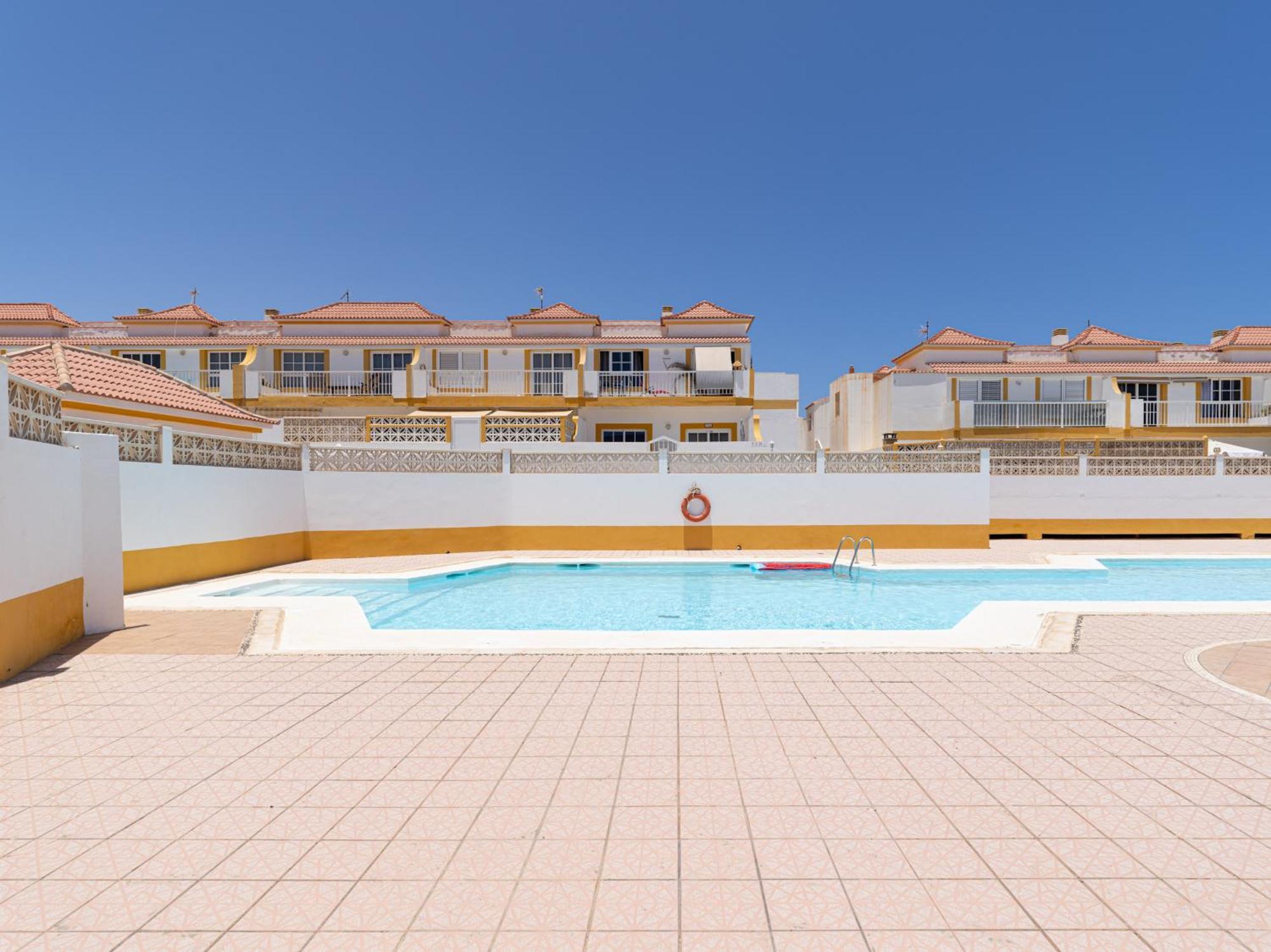 Apto Con Piscina En La Zona De Castillo 칼레타데푸스테 외부 사진